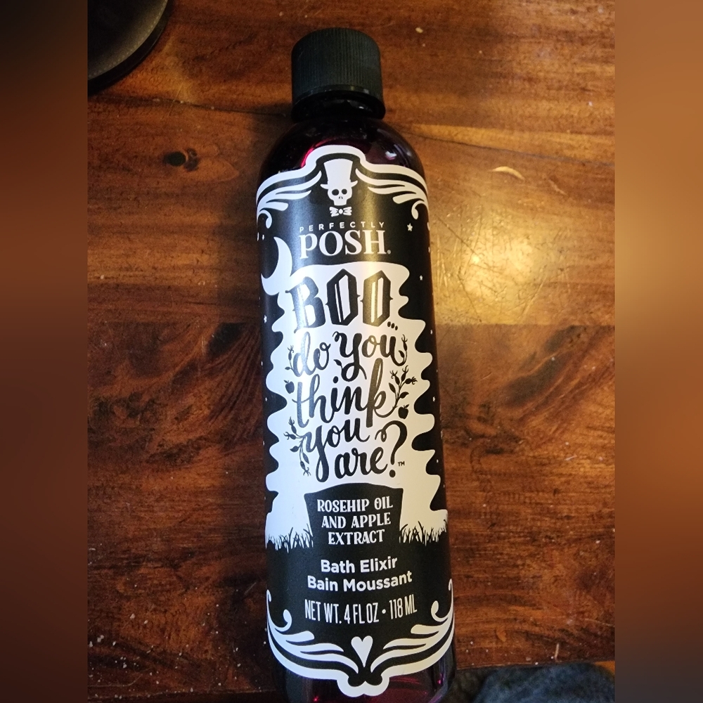 🍑NEW Perfectly Posh Spooky Bath Set - Picture 3 of 5